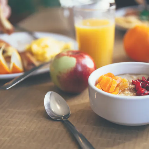 how to avoid weight gain while traveling